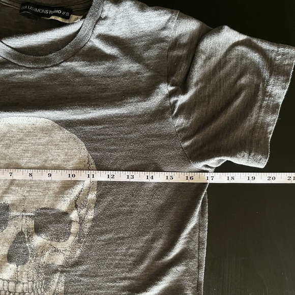 Lulu Simon Studios grey graphic print skull tee size small - Picture 3 of 5